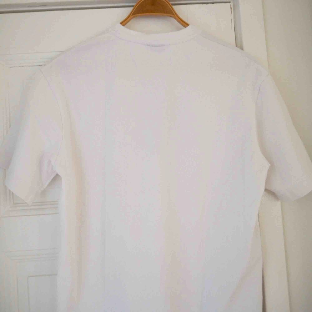 T-shirt från SweetSktbs använd 1 gång❤️. T-shirts.