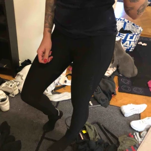  - Träningstights storlek xs, ficka bak med dragkedja