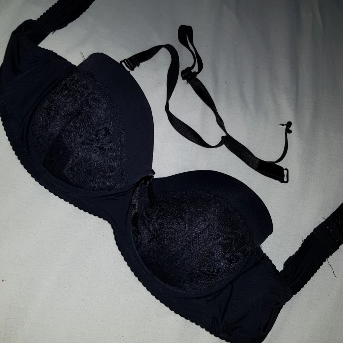 Svart push-up BH med avtagbara band