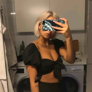  - Topp från Nelly. Dessvärre lite för liten för mig kring brösten. Aldrig använd lappar kvar 