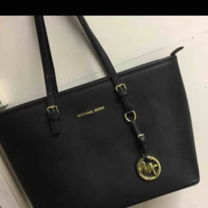  - Knappt använd väska 