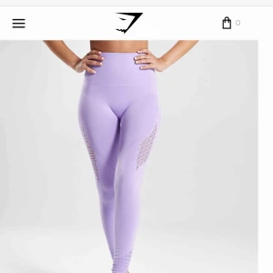  - ljuslila (skupersköna) träningstajts från gymshark. aldrig använda men testat dom en gång. säljer pga kommer aldrig använda. köpt för ca 500kr, säljer nu för 400, köparen står för frakt. 