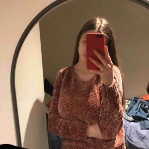  - SUUUPERgosig tröja i myyysigaste materialet! Kommer tyvärr inte till användning så ofta som den borde:(