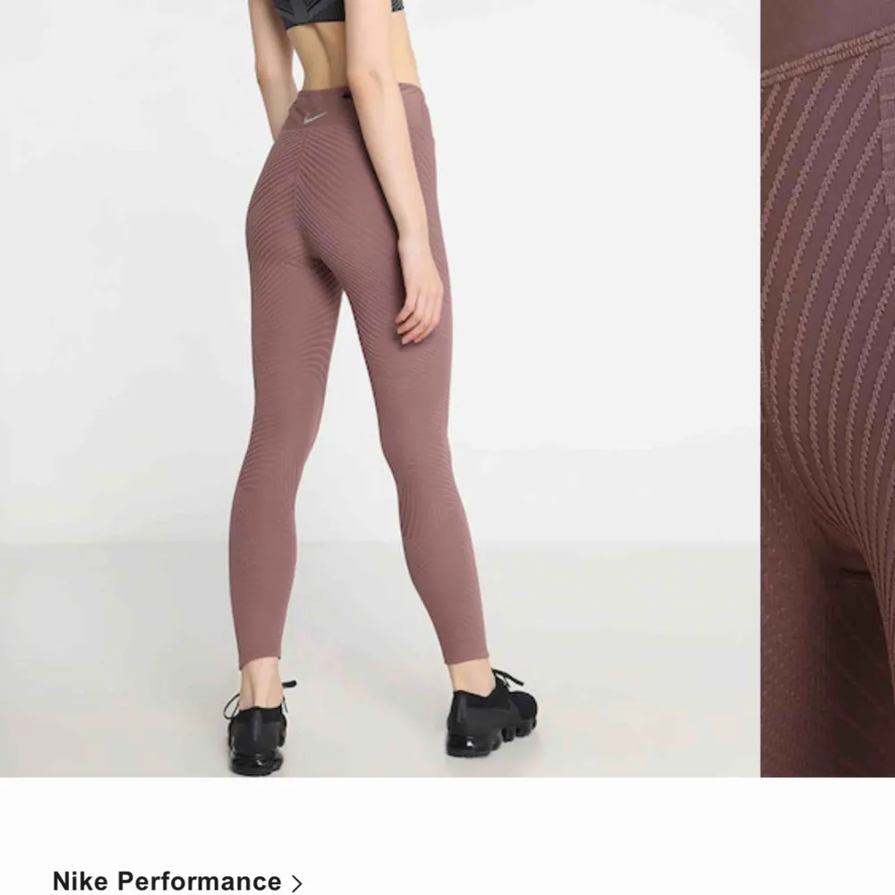Två snygga tights från Nike, ordinarie pris 999kr styck på Nikes hemsida! De gråa är använda endast två gånger, de taupe/rosa färgade tightsen är endast använda en gång! 200kr per tights! . Jeans & Byxor.