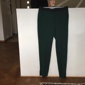  - Superfina kostymbyxor från Dagmar i mjukare bomullsmaterial. Nästan oanvända. 

Nypris ca 1800

Köparen betalar eventuell frakt