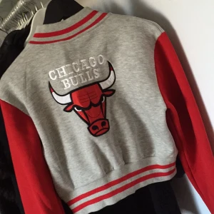  - Helt ny köpt i London! Står XL i den men är mer som en XS/S