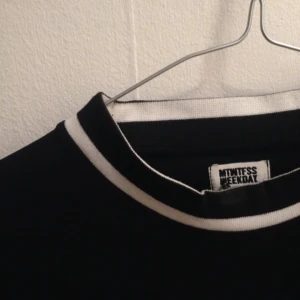  - Tröja från weekday