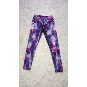  - Leggings från Ginatricot, aldrig använda!
Väldigt sköna :)