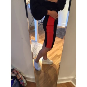  - Supersnygg kjol aldrig använd