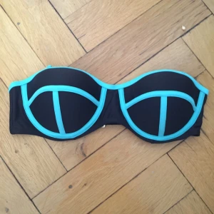  - Fin bikini liknar TRIANGL. Från Totsol. Ganska mycket pushup. 