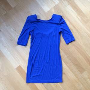 Short blue dress 