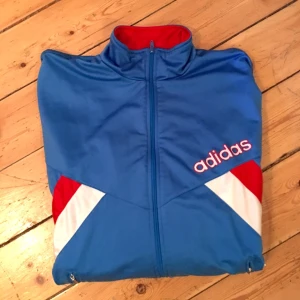  - Retro Adidas tröja. 