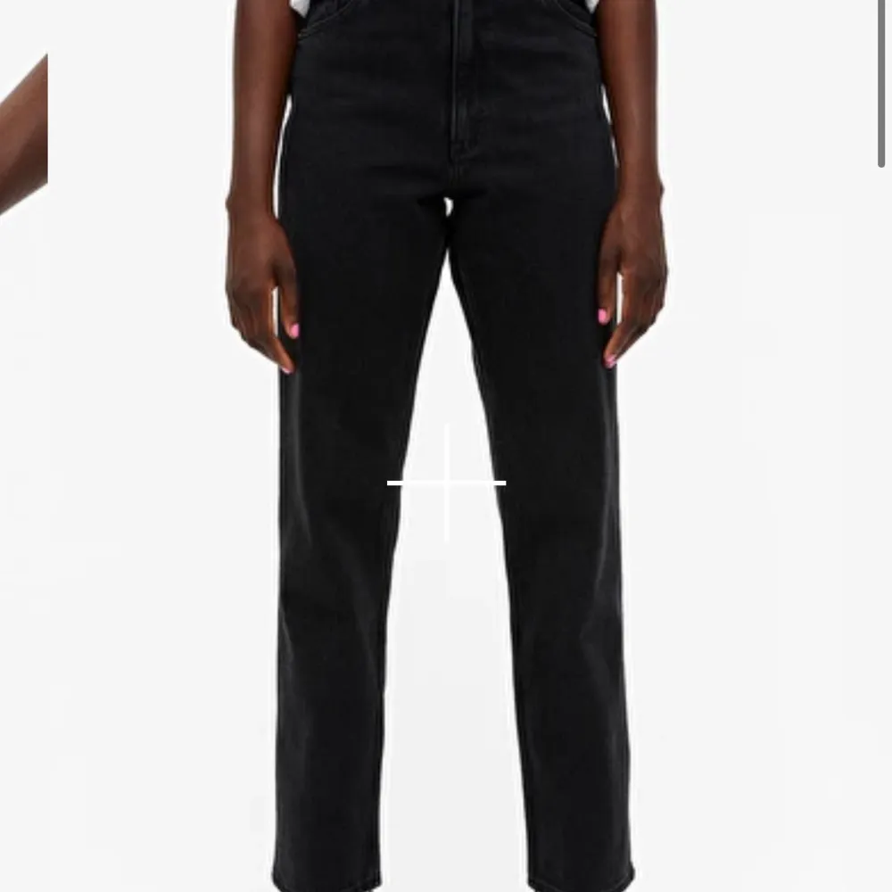 Säljer ett par monki jeans Taiki black . Pågrund av att dom inte satt  så bra på mig. Jag har tvättat dom en gång när dom komma men har ej andvänt dom. Jag köpte dom för 400 kr och säljer dom för 250+ frakt priset går och förhandla. . Jeans & Byxor.