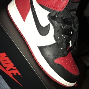 Nike air Jordan skor strl 40 - Fin sick 1 månad gammal och inte använd. äkta