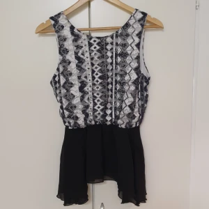 Linne med djup rygg  - Fint linne från Sisters Point.