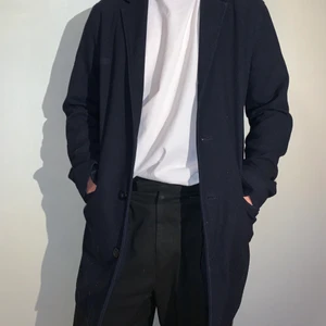 Rock Strl S - En mörkblå rock från Tailored originals i superskick och fint kvalité. Köparen står för frakt eller möts upp i gbg 😆