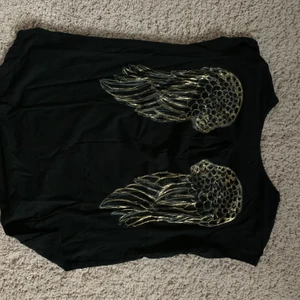 Topp - Så fin tycker jag!! Säljer pga för liten.