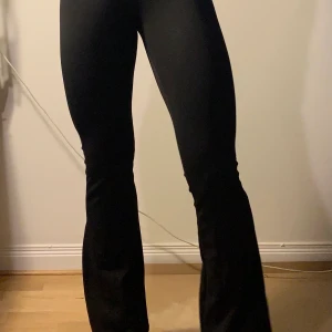 Gina Tricot Tights i god kvalitet  - Sköna tights som känns rejäla och sitter tight. 