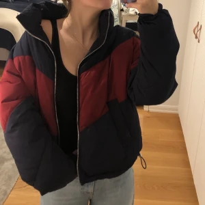 Puffer jacka från HM - Väldigt skön varm jacka. Knappt använd.