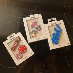 Holdit stickers  - Säljer alla 3  i paket, 300kr köp direkt eller DM, 450 nypris. Kan mötas upp i Stockholm  / frakta 