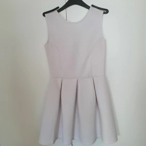 Klänning - Ute på fler sidor och djur finns i hemmet