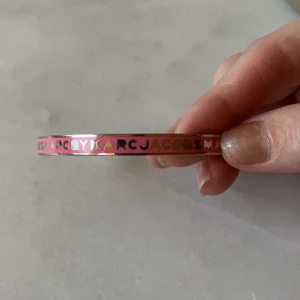 Marc Jacobs armband - Knappt använd. Köparen står för frakten.