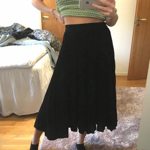 Plisserad kjol - Svart plisserad kjol i bra skick. 💗