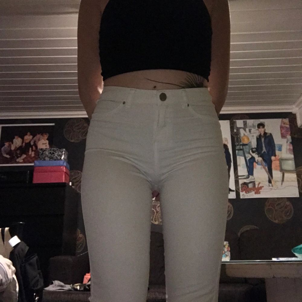 Vita skinny jeans från Lager 157 i modellen Vanna, stretchigt tyg, högmidjad modell. Jeans & Byxor.