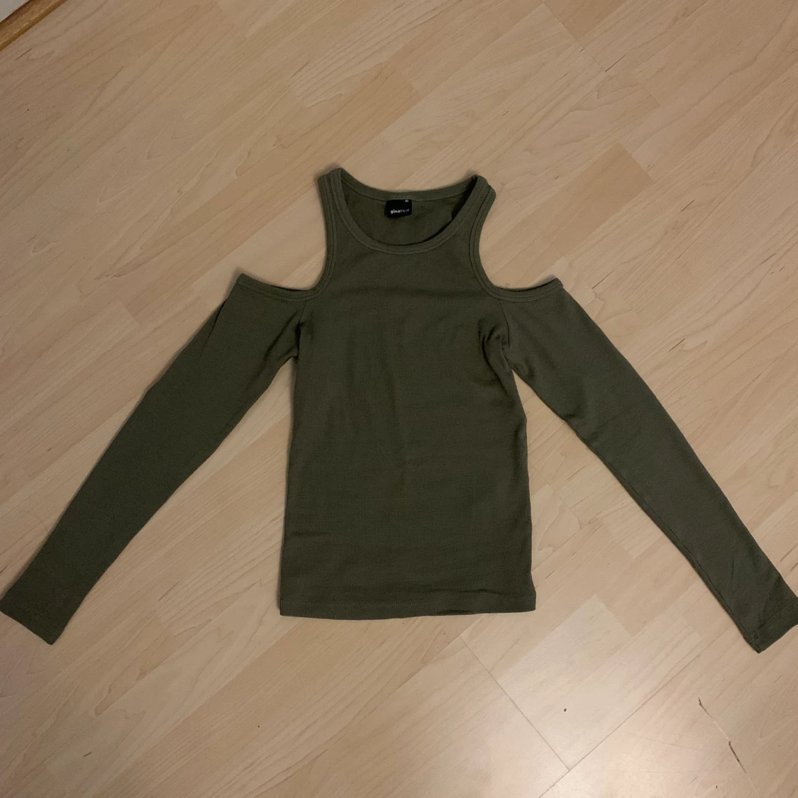 Mörk grön tröja  - 91