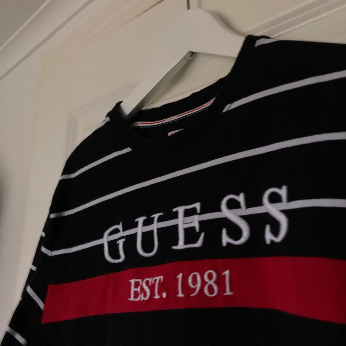 GUESS Tshirt