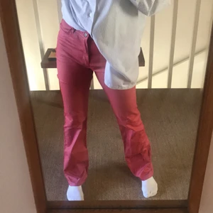 Rosa byxor - Säljer mina asballa rosabyxor som tyvärr inte kommit till användning!💕💘💘💓🦋🦋