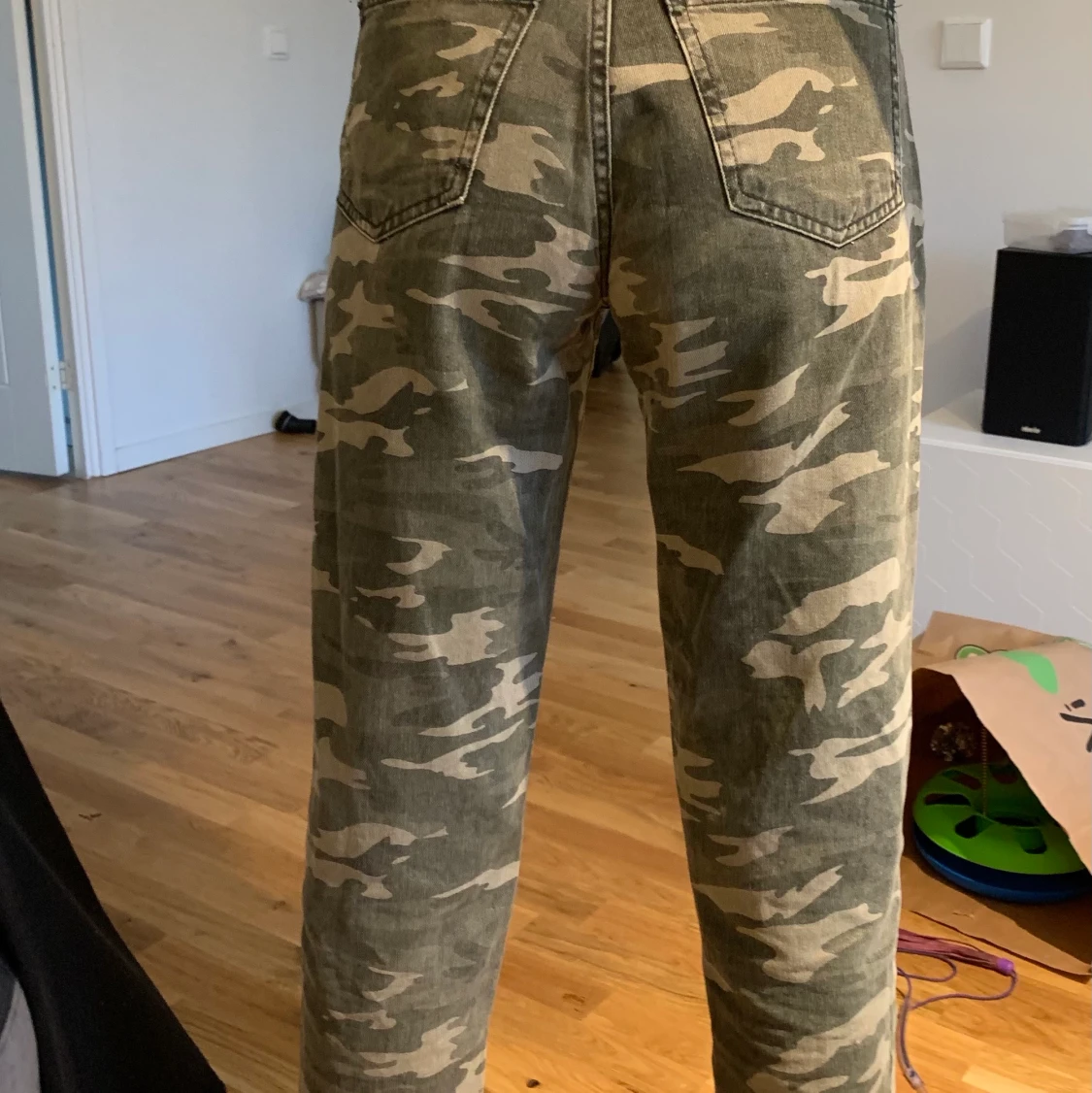 Pull and Bear camo byxor I storleken 36 - 90