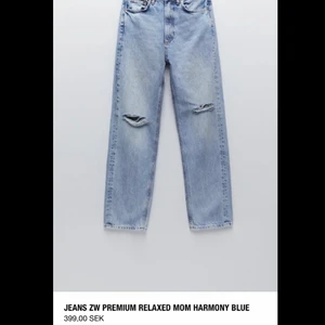 Zara Jeans  - Mom jeans med hål, köpta på Zara för ungefär 1 månad sedan. Dom har inte kommit till användning, därav säljer jag dom. Sitter super fint och är lite långa för mig som är 158 cm. Köpta för 400kr.                                                         Hör av er vid intresse eller frågor🤎.                                  180kr + frakt