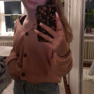 Kofta - Säljer denna superfina koftan för att den inte kommer till användning. Storlek M men passar mig som vanligtvis har storlek S, använd 1 gång