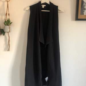 Black sleeveless garment, great condition, size M/L