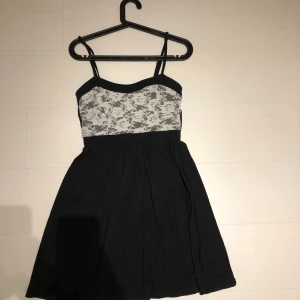 Klänning  - Jättefin klänning i fint skick! 🙌 Köparen står för frakten 💃🏻