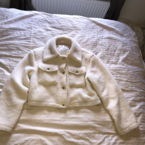 Linn Ahlborgs jacka NAKD  - Passformen ( S/XS ) inga skador 