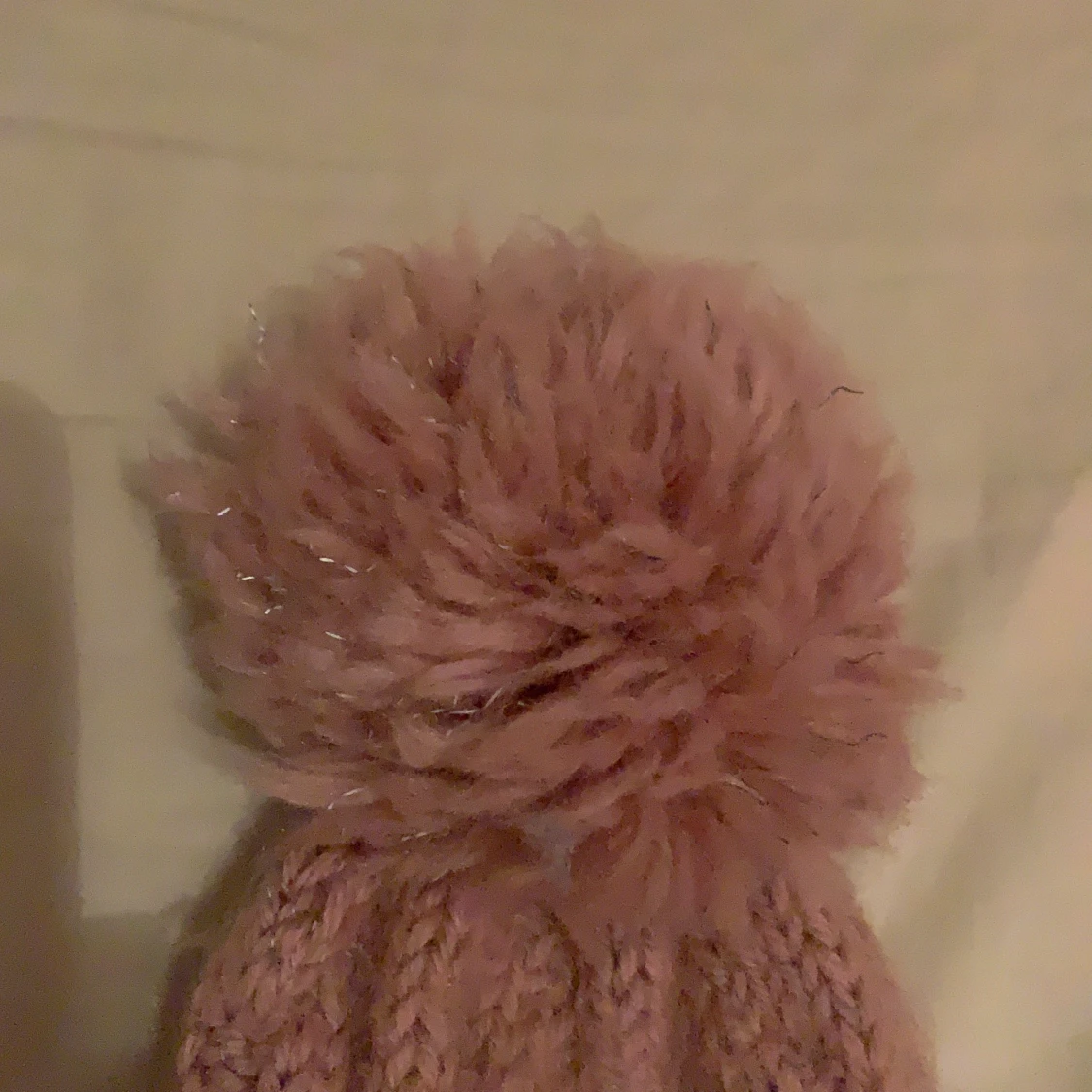 rosa mössa med boll - 90