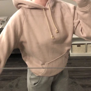 Bikbok hoodie - Jätte fin hoodie från bikbok som är jätte varm och skön. Fint skick!!