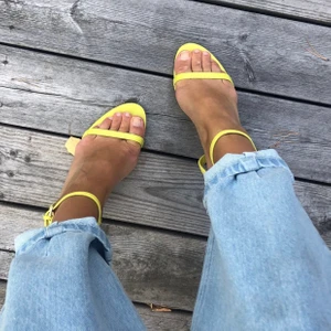 Sandaletter - Oanvända sandaletter ifrån stradivarius, storlek 39