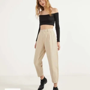 Bershka balloon jeans storlek 32 - Bershka jeans balloon fit, aldrig använda 