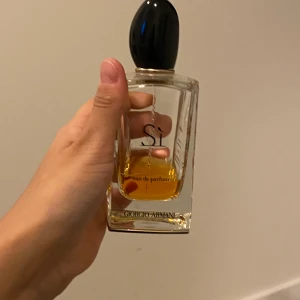Si parfym - Säljer denna fantastiska parfym från Armani, Si. 
