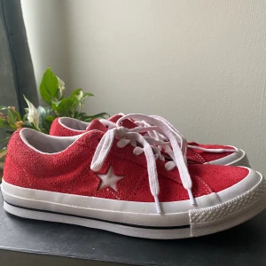 Converse all star - Röda knappt använda converse all star!