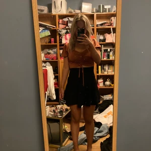 Svart kjol från Bikbok i storlek S - Svart kjol från Bikbok i storlek S.