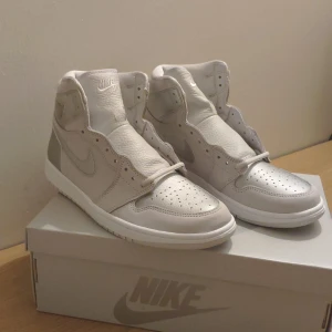 Air Jordan 1 Japans - Pris: 2500kr Storlek: 44/ 10 US                                                  Kondition: Aldrig använda  DS                                                                       Kan mötas upp i Stockholm eller fraktas i Sverige