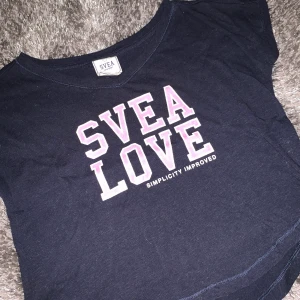 Fin magtröja  - En fin marinblå magtröja.