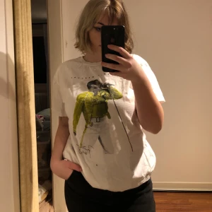 Freddy mercury T-shirt  - En Freddy Mercery T-shirt från h&m! Endast använd ett fåtal gånger! Möts ej upp pga Corona🖤