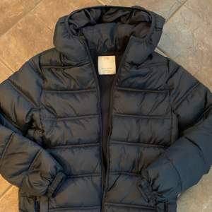 Blå jacka från ZARA, använd en vinter, storlek 164, betalning via swish