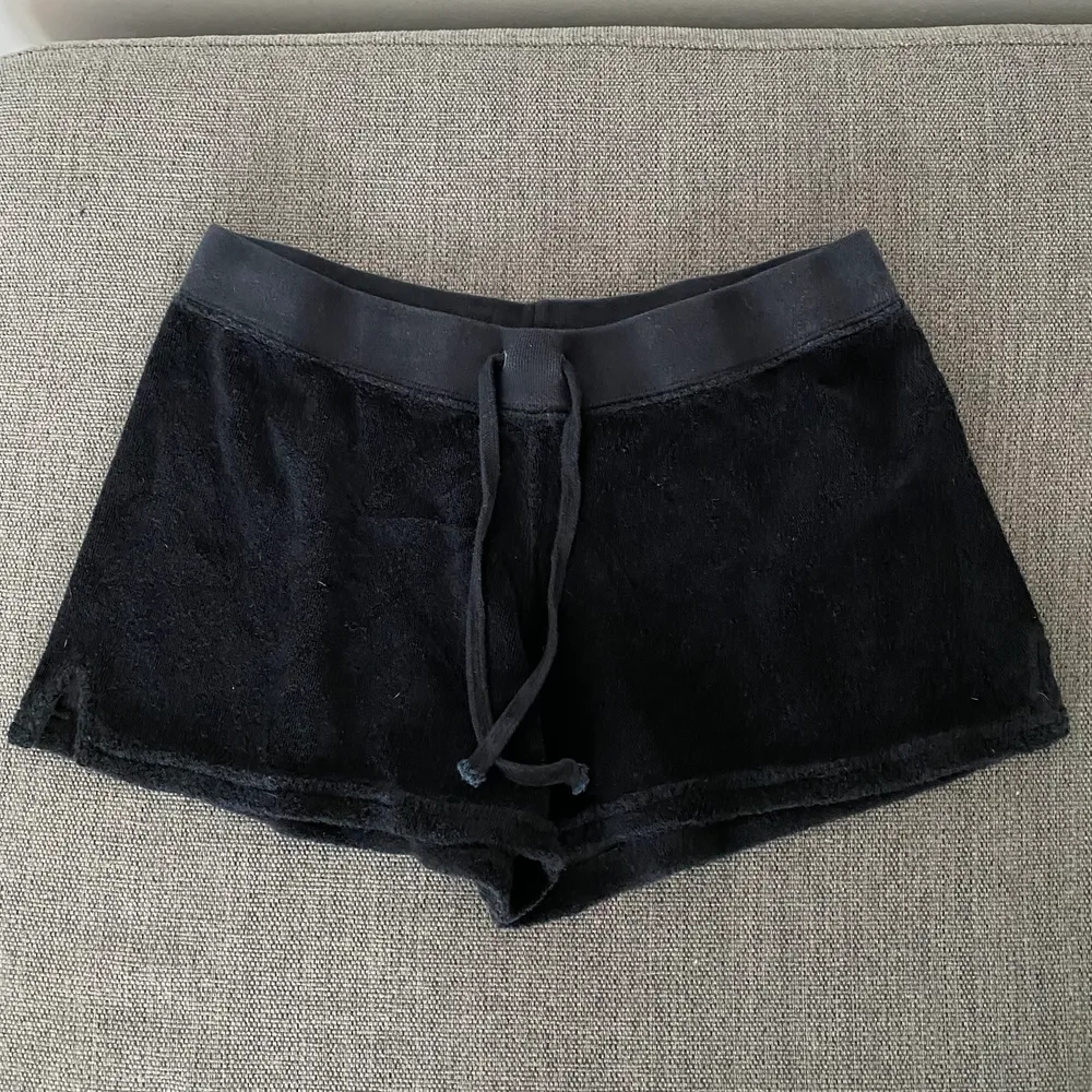 Black Juicy Couture shorts, size P (petite, fits XS). Used but good condition. Price new £49. #juicycouture #y2k #parishilton #juicy #shorts. Shorts.