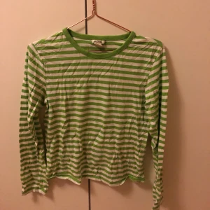 Randig tröja Monki - Supermjuk tröja 💚